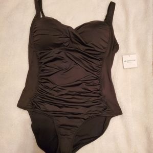 Black tummy support on piece